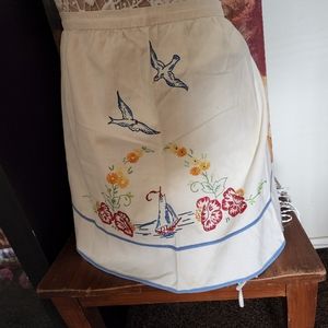 1/2 Apron Vintage Majestic Scene Embroidered